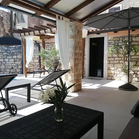 Lory فيلة Sveti Lovreč Pazenatički