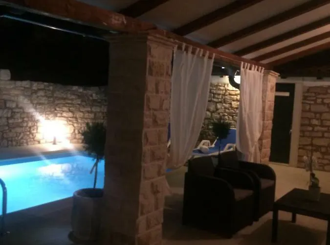 Lory Villa