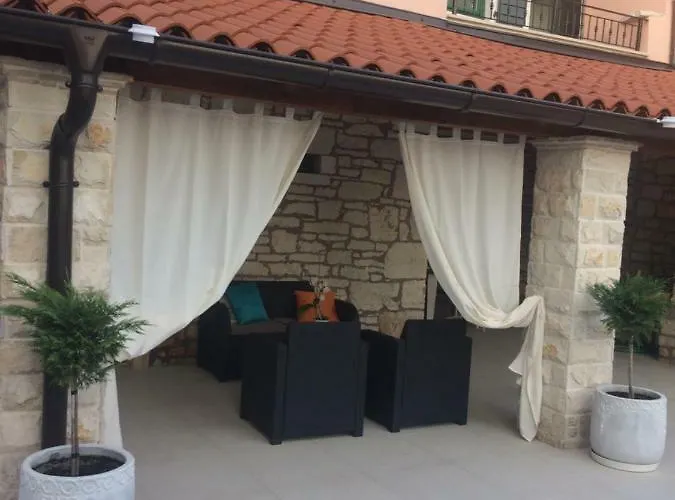 Lory Sveti Lovreč Pazenatički